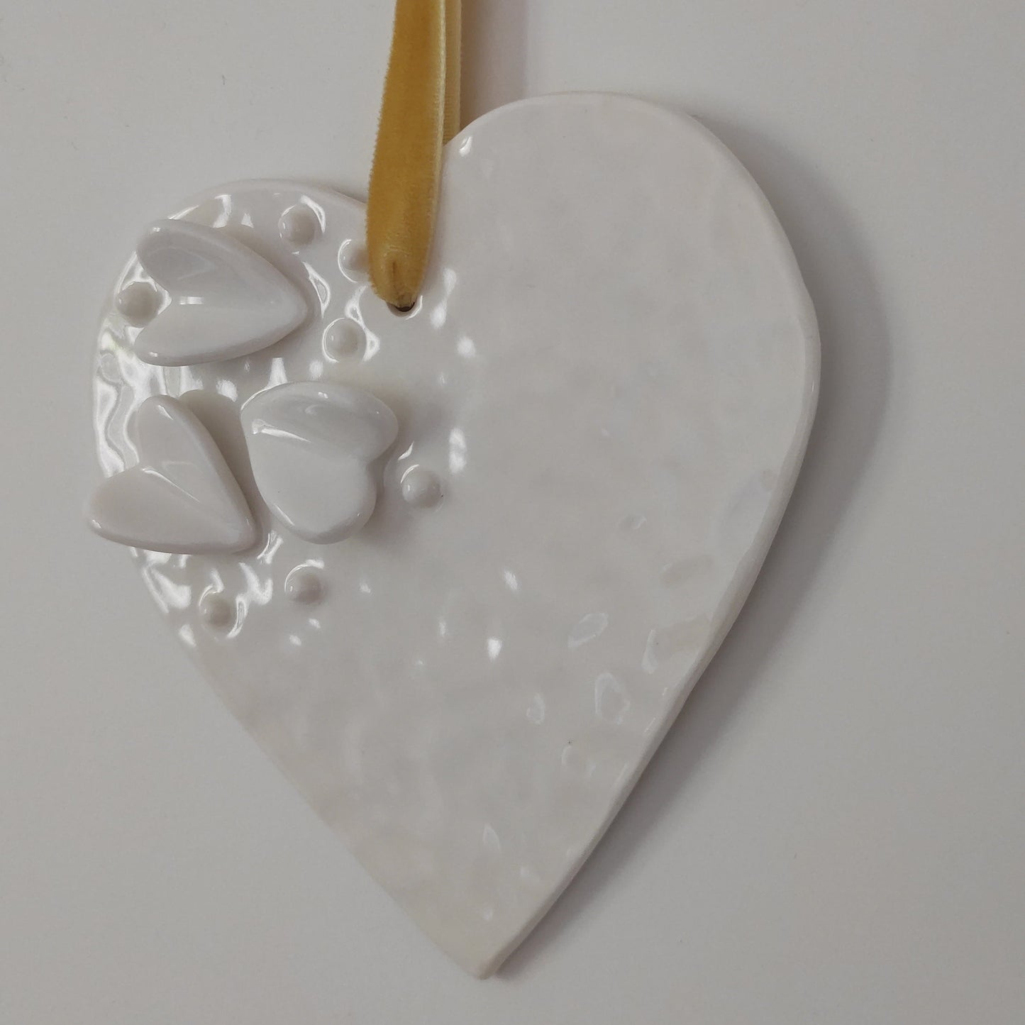 Trois petits coeurs sur un grand