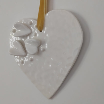 Trois petits coeurs sur un grand