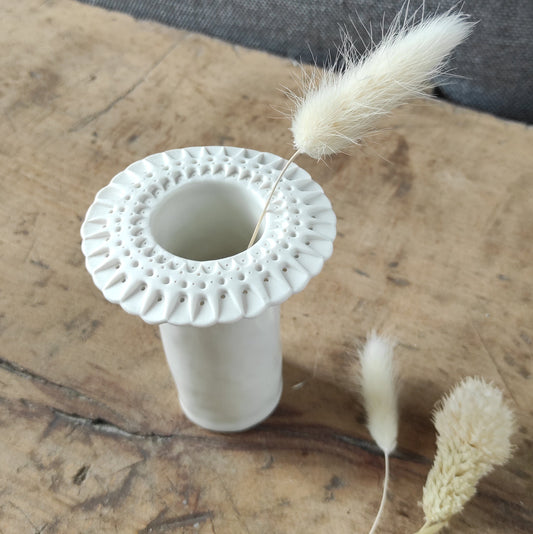 Petit vase en porcelaine V2